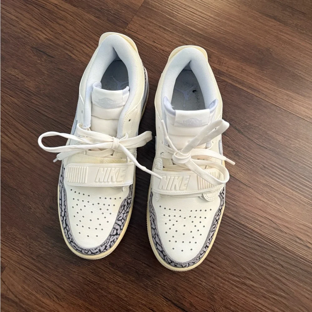 Nike Air Jordan’s Women’s Legacy 312 Low Size 8‎